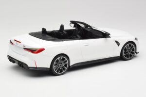 BMW M4 G82 Cabriolet Alpine White Minichamps 1:18 155021031 Metaal — afbeelding 2 van 6