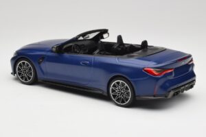 BMW M4 G82 Cabriolet Frozen Portimao Blue Minichamps 1:18 155021030 Metaal — afbeelding 5 van 6