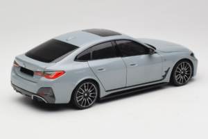 BMW i4 G26 Grey Metallic Minichamps 1:18 110023010 Metaal — afbeelding 3 van 8