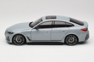 BMW i4 G26 Grey Metallic Minichamps 1:18 110023010 Metaal — afbeelding 4 van 8