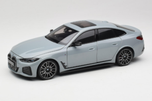 BMW i4 G26 Grey Metallic Minichamps 1:18 110023010 Metaal