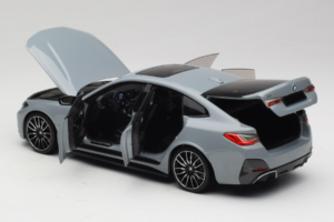 BMW i4 G26 Grey Metallic Minichamps 1:18 110023010 Metaal — afbeelding 5 van 8