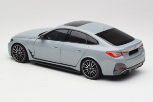 BMW i4 G26 Grey Metallic Minichamps 1:18 110023010 Metaal — afbeelding 7 van 8