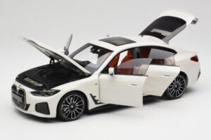 BMW i4 M50 G26 Alpine White Minichamps 1:18 110023011 Metaal — afbeelding 2 van 8