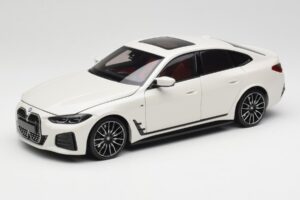 BMW i4 M50 G26 Alpine White Minichamps 1:18 110023011 Metaal