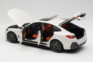 BMW i4 M50 G26 Alpine White Minichamps 1:18 110023011 Metaal — afbeelding 5 van 8