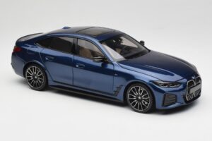 BMW i4 M50 G26 Portimao Blue Minichamps 1:18 110023012 Metaal — afbeelding 6 van 8