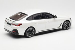 BMW i4 M50 G26 Mineral Wit Metallic Otto 1:18 OT1074 Hars — afbeelding 2 van 6