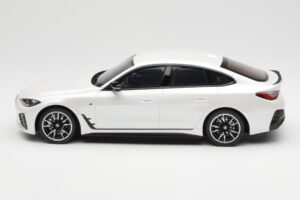 BMW i4 M50 G26 Mineral Wit Metallic Otto 1:18 OT1074 Hars — afbeelding 3 van 6