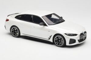 BMW i4 M50 G26 Mineral Wit Metallic Otto 1:18 OT1074 Hars — afbeelding 4 van 6