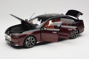 BMW i7 G70 Black & Red Metallic Minichamps 1:18 110023201 Metaal — afbeelding 2 van 8