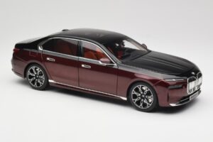 BMW i7 G70 Black & Red Metallic Minichamps 1:18 110023201 Metaal — afbeelding 6 van 8