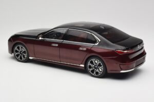 BMW i7 G70 Black & Red Metallic Minichamps 1:18 110023201 Metaal — afbeelding 7 van 8