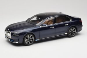 BMW i7 G70 Blue Metallic Minichamps 1:18 110023202 Metaal