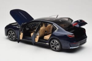BMW i7 G70 Blue Metallic Minichamps 1:18 110023202 Metaal — afbeelding 5 van 8