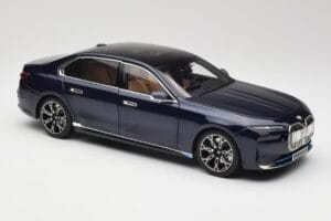 BMW i7 G70 Blue Metallic Minichamps 1:18 110023202 Metaal — afbeelding 6 van 8