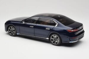BMW i7 G70 Blue Metallic Minichamps 1:18 110023202 Metaal — afbeelding 7 van 8