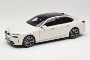 BMW i7 G70 White Metallic Minichamps 1:18 110023200 Metaal