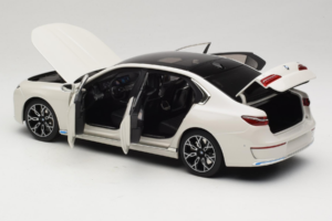 BMW i7 G70 White Metallic Minichamps 1:18 110023200 Metaal — afbeelding 5 van 8