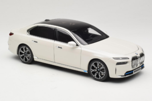 BMW i7 G70 White Metallic Minichamps 1:18 110023200 Metaal — afbeelding 6 van 8