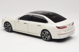BMW i7 G70 White Metallic Minichamps 1:18 110023200 Metaal — afbeelding 7 van 8