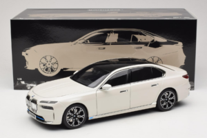 BMW i7 G70 White Metallic Minichamps 1:18 110023200 Metaal — afbeelding 8 van 8