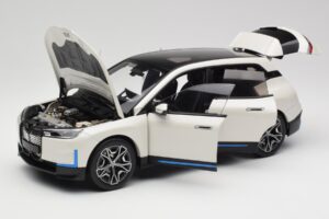 BMW iX Alpine White Minichamps 1:18 110023102 Metaal — afbeelding 2 van 8