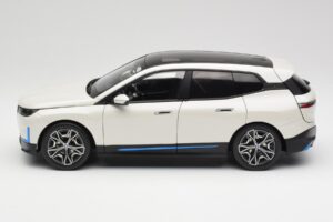 BMW iX Alpine White Minichamps 1:18 110023102 Metaal — afbeelding 4 van 8