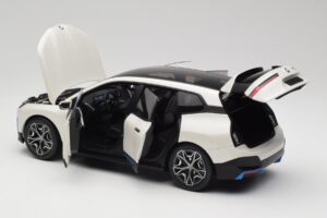 BMW iX Alpine White Minichamps 1:18 110023102 Metaal — afbeelding 5 van 8