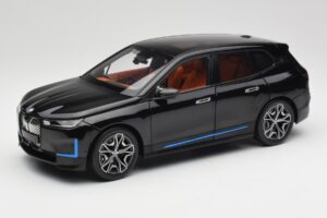 BMW iX Sapphire Black Minichamps 1:18 110023101 Metaal