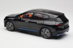 BMW iX Sapphire Black Minichamps 1:18 110023101 Metaal — afbeelding 7 van 8