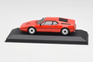 BMW M1 Rood Minichamps 1:43 430025022 Metaal