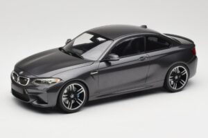 BMW M2 F87 Grey Metallic Minichamps 1:18 155026102 Metaal