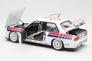 BMW M3 E30 #7 Fina J. Cecotto DTM 1992 AUTOart 1:18 89246 Metaal — afbeelding 4 van 7