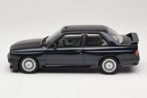 BMW M3 E30 Europameister Macau Blue Otto 1:18 OT1216 Metaal — afbeelding 3 van 6