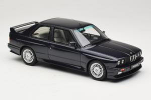 BMW M3 E30 Europameister Macau Blue Otto 1:18 OT1216 Metaal — afbeelding 4 van 6