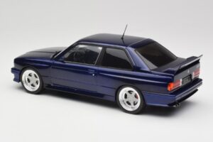 BMW M3 E30 Macau Blue IXO 1:18 18CMC122 Metaal — afbeelding 5 van 6