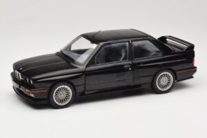 BMW M3 E30 Sport Evo Zwart Solido 1:18 S1801501 Metaal