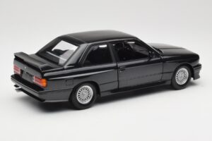 BMW M3 E30 Black Metallic Minichamps 1:18 180020306 Metaal — afbeelding 3 van 8