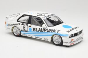 BMW M3 E30 Team Schnitzer #8 O. Manthey DTM 1988 Minichamps 1:18 155882008 Metaal — afbeelding 4 van 6