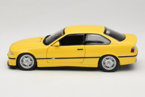 BMW M3 E36 Dakar Yellow UT Models 1:18 180022300 Metaal — afbeelding 4 van 8