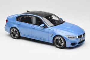 BMW M3 F80 Yas Marina Blauw GT Spirit 1:18 GT055 Hars — afbeelding 4 van 6