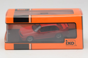 BMW M3 E30 Sport Evolution Rood IXO 1:43 CLC583N Metaal — afbeelding 4 van 4