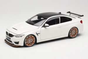 BMW M4 F82 GTS Alpine White Minichamps 1:18 110025221 Metaal
