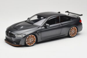 BMW M4 F82 GTS Mineral Grey Metallic Minichamps 1:18 110025222 Metaal