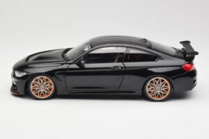 BMW M4 F82 GTS Sapphire Black Metallic Minichamps 1:18 110025220 Metaal — afbeelding 4 van 8