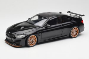 BMW M4 F82 GTS Sapphire Black Metallic Minichamps 1:18 110025220 Metaal