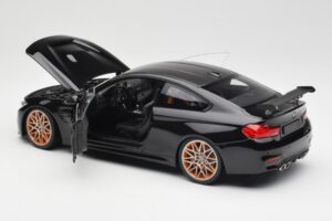 BMW M4 F82 GTS Sapphire Black Metallic Minichamps 1:18 110025220 Metaal — afbeelding 5 van 8