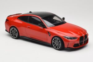 BMW M4 F82 Imola Red Metallic Minichamps 1:18 155020121 Metaal — afbeelding 4 van 6