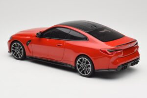 BMW M4 F82 Imola Red Metallic Minichamps 1:18 155020121 Metaal — afbeelding 5 van 6
